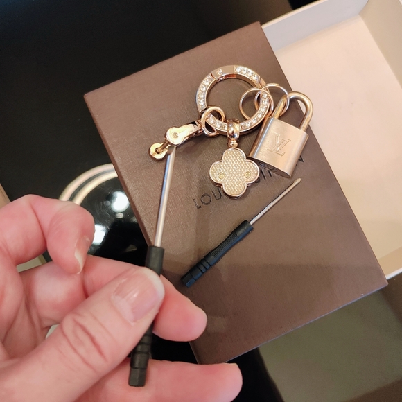 Authentic Louis Vuitton lock # 301 and LV drawer box With Unbranded Keychain - Picture 8 of 15